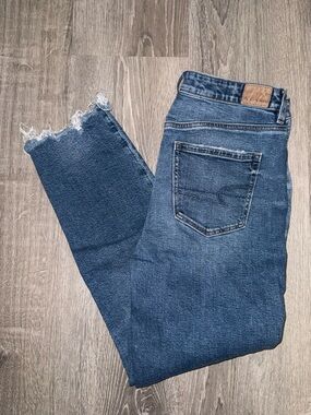 American Eagle Strigid Mom Jeans - Size 10